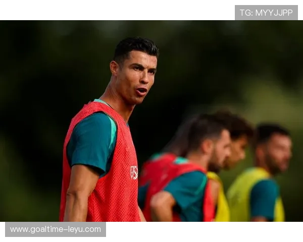 曼联球迷马克的职场启示：从C罗倒钩到团队管理，如何应对职业低谷？