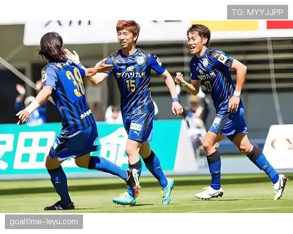 横浜足球队勇夺J1联赛冠军，开启辉煌新篇章