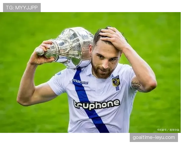 阿贾克斯重启逼抢战术，状态回升剑指新赛季巅峰