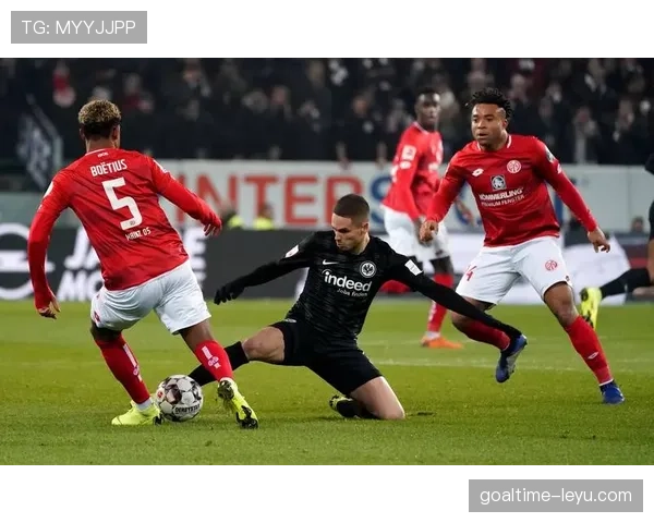 狼堡创新进攻战术引爆德甲，连胜势头引领联赛新潮流