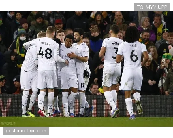 曼城战术体系解析：高效控球与精准进攻如何铸就胜利之路