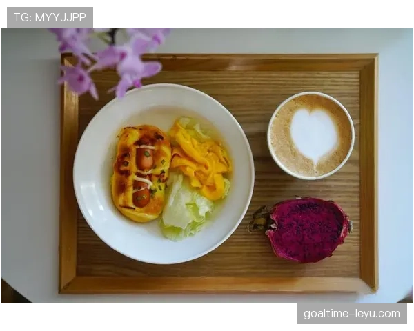 看德约科维奇的家常照，厨房跟五星酒店似的，我在想那早餐刷哪张银行卡